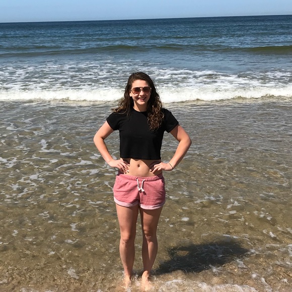 Meet your Posher, Taylor - Picture 2 of 5